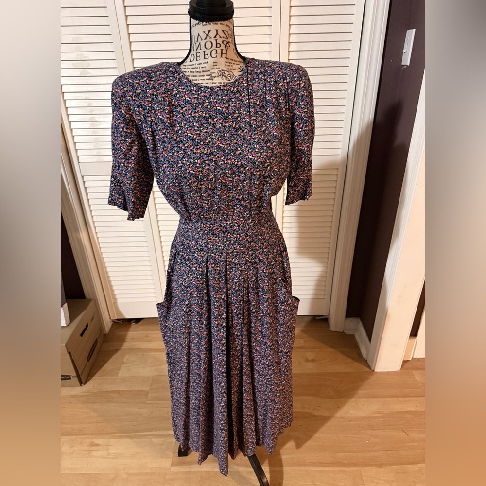 Vintage! Has shoulder pads! Karin Stevens Blue Floral Midi Dress